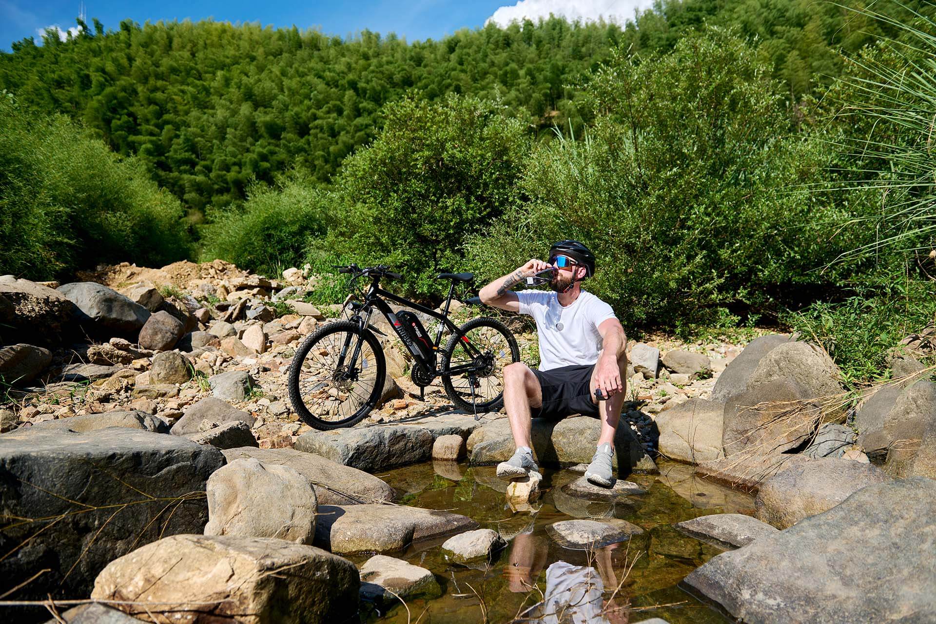 Urban Commute with Viribus electric mountain bike